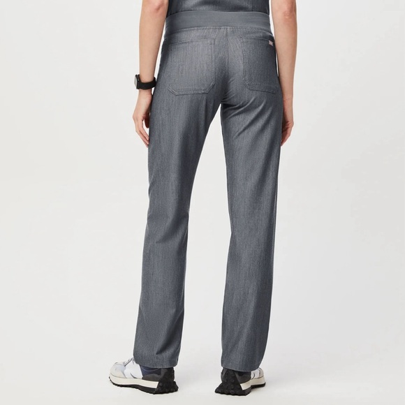 Figs Livingston basic scrub pants in Graphite - Picture 3 of 4